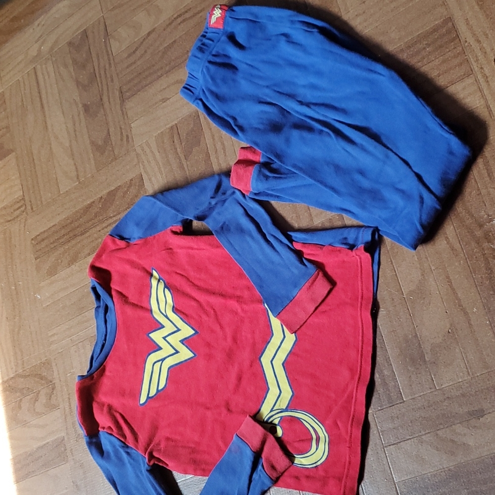 Girls size 10 wonder woman pajamas